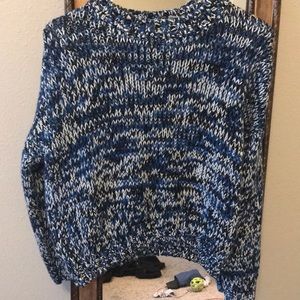 Crew neck knit sweater